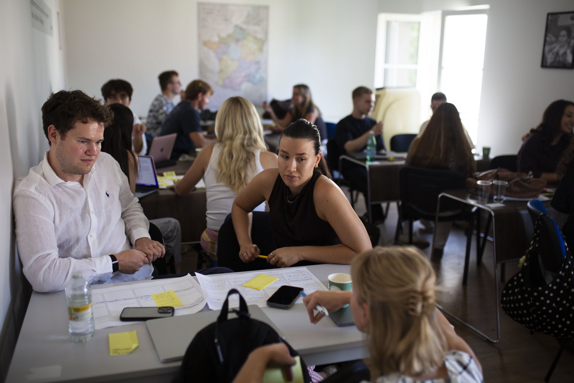 Équipes au travail sur leurs MVP — Jour 2