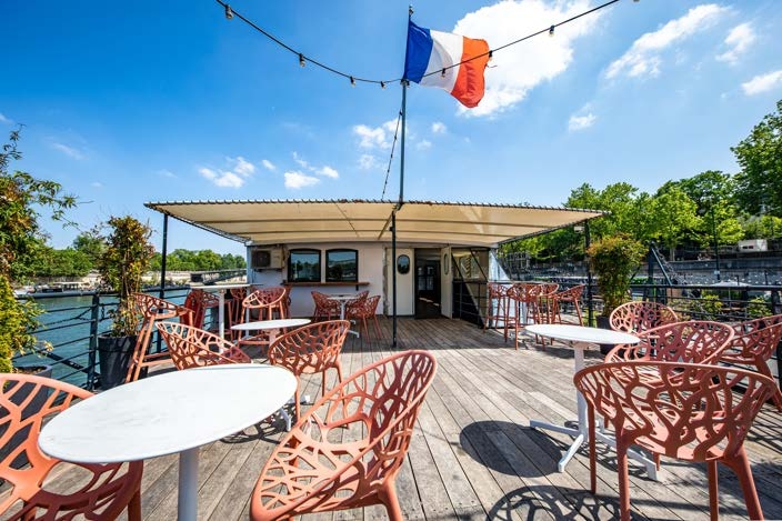 Péniche terrace on the Seine — Paris