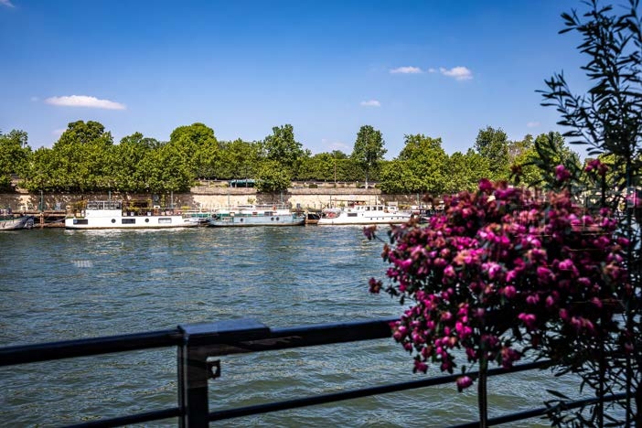 View of the Seine and péniches